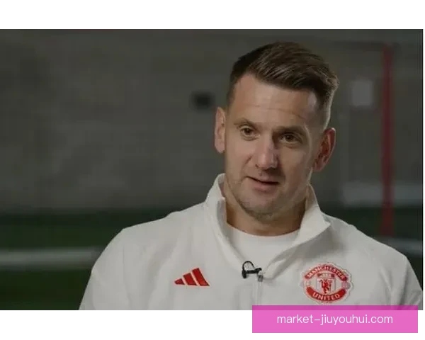 希顿与曼联续约一年将担任球队第三门将角色